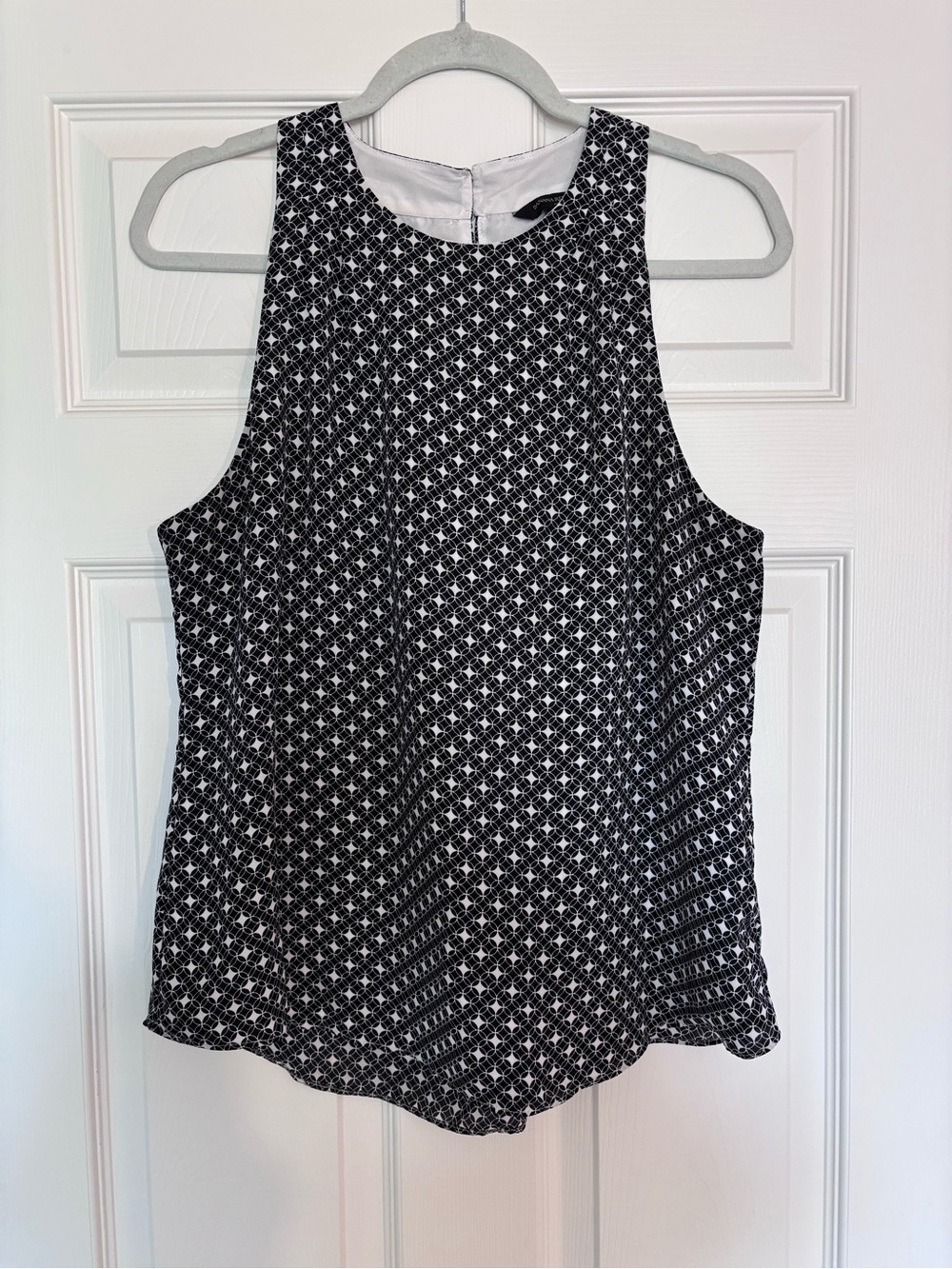 Banana Republic Black & White Sleeveless Patterned Camisole